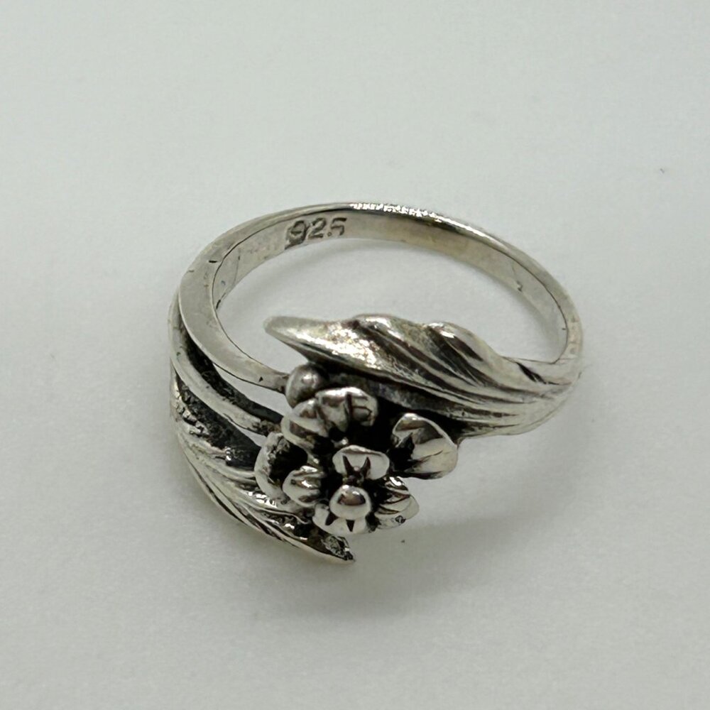 Sterling Silver Flower & Leaf Ring 925 Child Size 2.5 Floral Design Jewelry - Picture 4 of 11